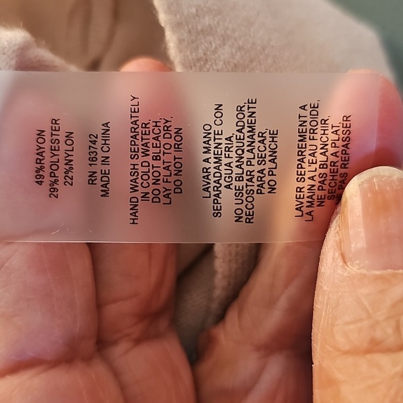 Floral Patterned Beige Top. Super Soft Fun Lighweight Sweater. XL - Picture 5 of 7